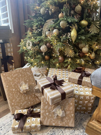 Luxury holiday Christmas tree and gift styling — Cosmopolitan Interiors seasonal decorating